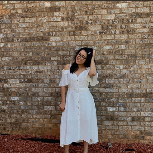 🌺🌺WHITE COLD SHOULDER DRESSE 🌺🌺 - Picture 1 of 5